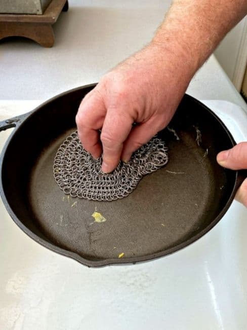 cleaning a cast iron skillet